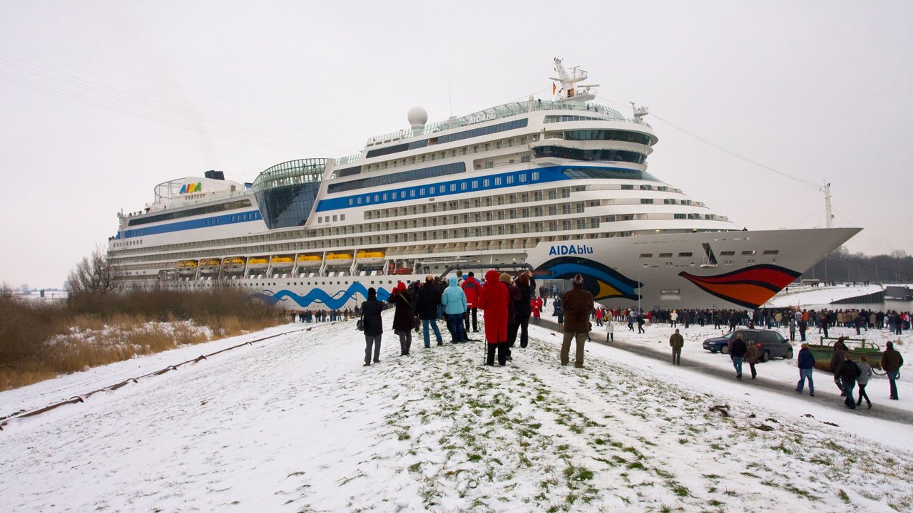 papenburg-meyer-werft-2010-aida-blue-080