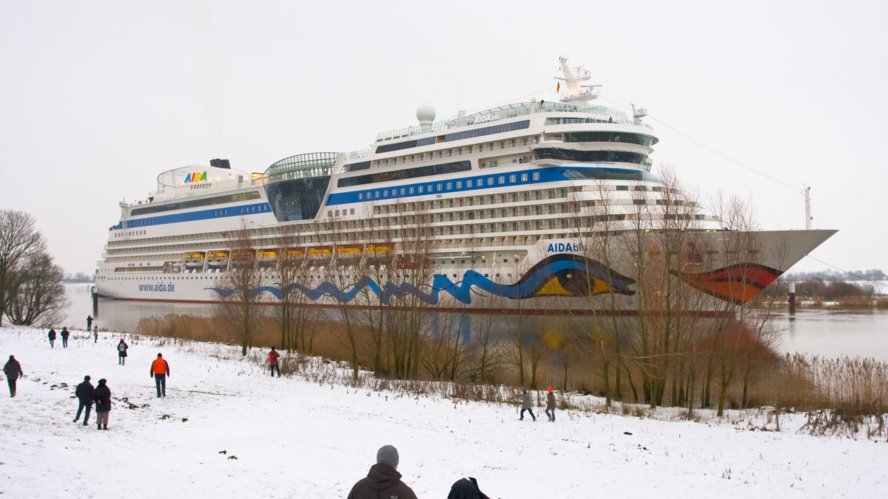 papenburg-meyer-werft-2010-aida-blue-084