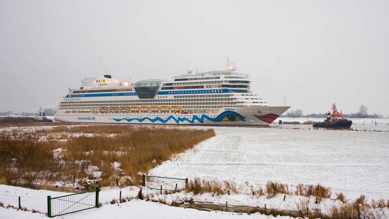 papenburg-meyer-werft-2010-aida-blue-086