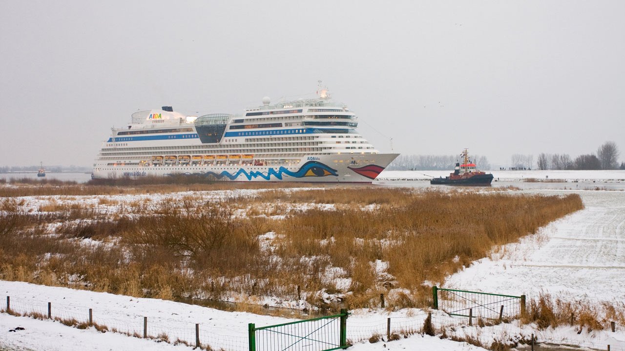 papenburg-meyer-werft-2010-aida-blue-087