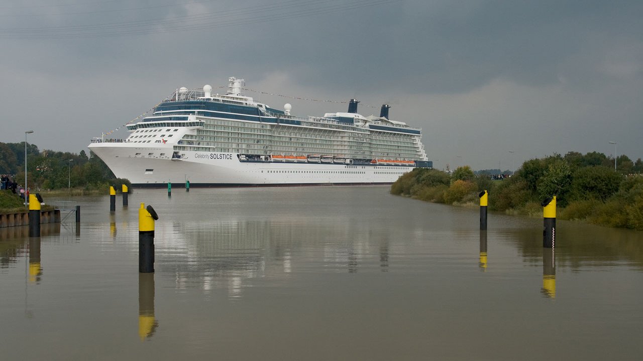 papenburg-meyer-werft-2008-celebrity-solstice-006