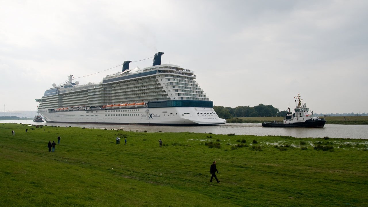 papenburg-meyer-werft-2008-celebrity-solstice-008
