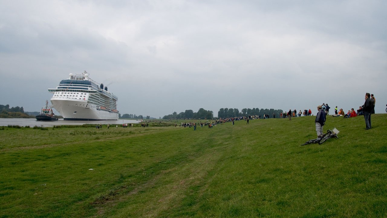 papenburg-meyer-werft-2008-celebrity-solstice-010