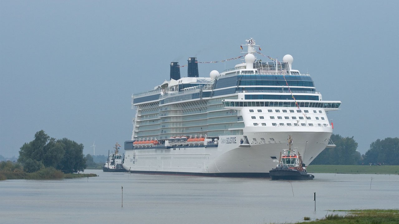 papenburg-meyer-werft-2008-celebrity-solstice-011