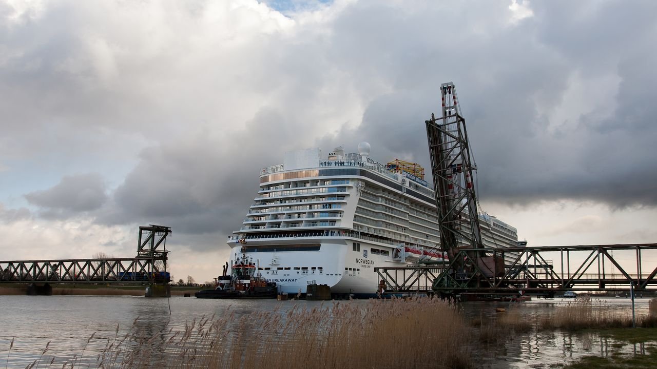 papenburg-meyer-werft-2013-norwegian-breakaway-015