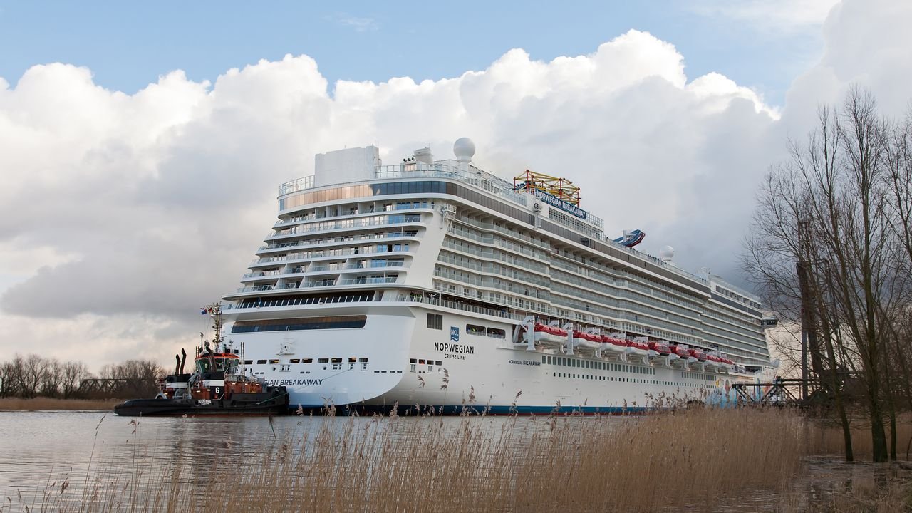 papenburg-meyer-werft-2013-norwegian-breakaway-017