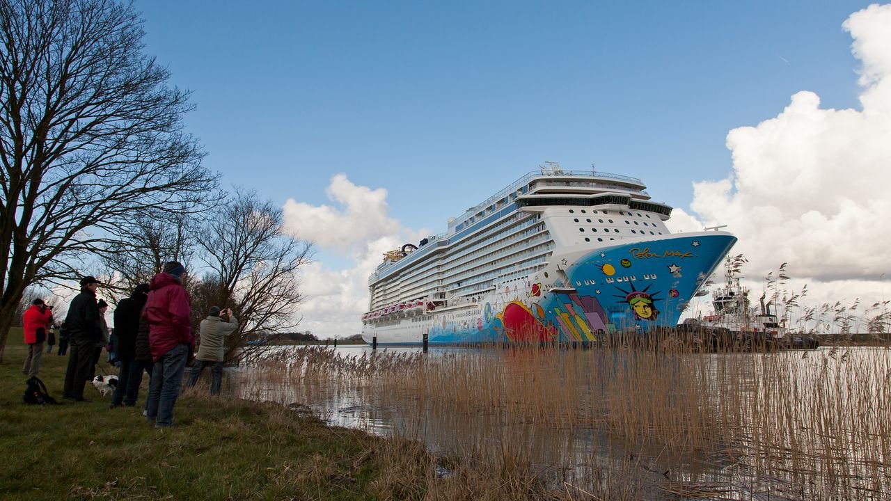 papenburg-meyer-werft-2013-norwegian-breakaway-021