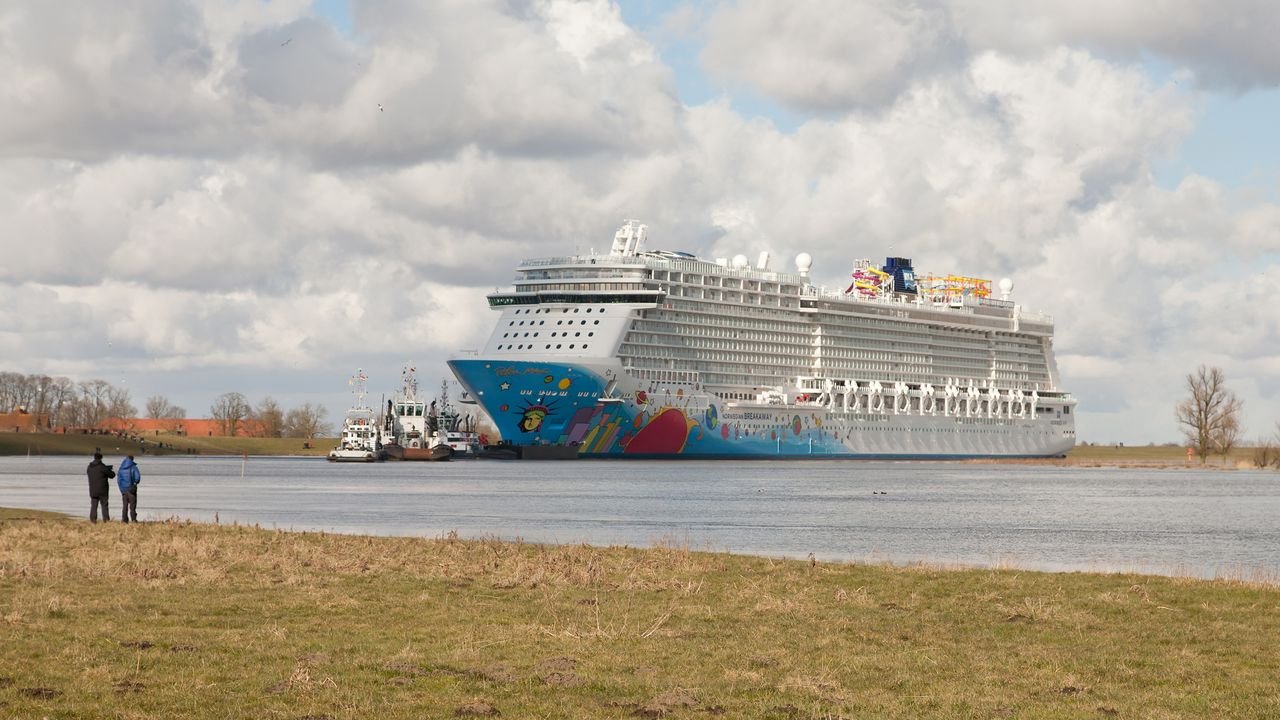 papenburg-meyer-werft-2013-norwegian-breakaway-028